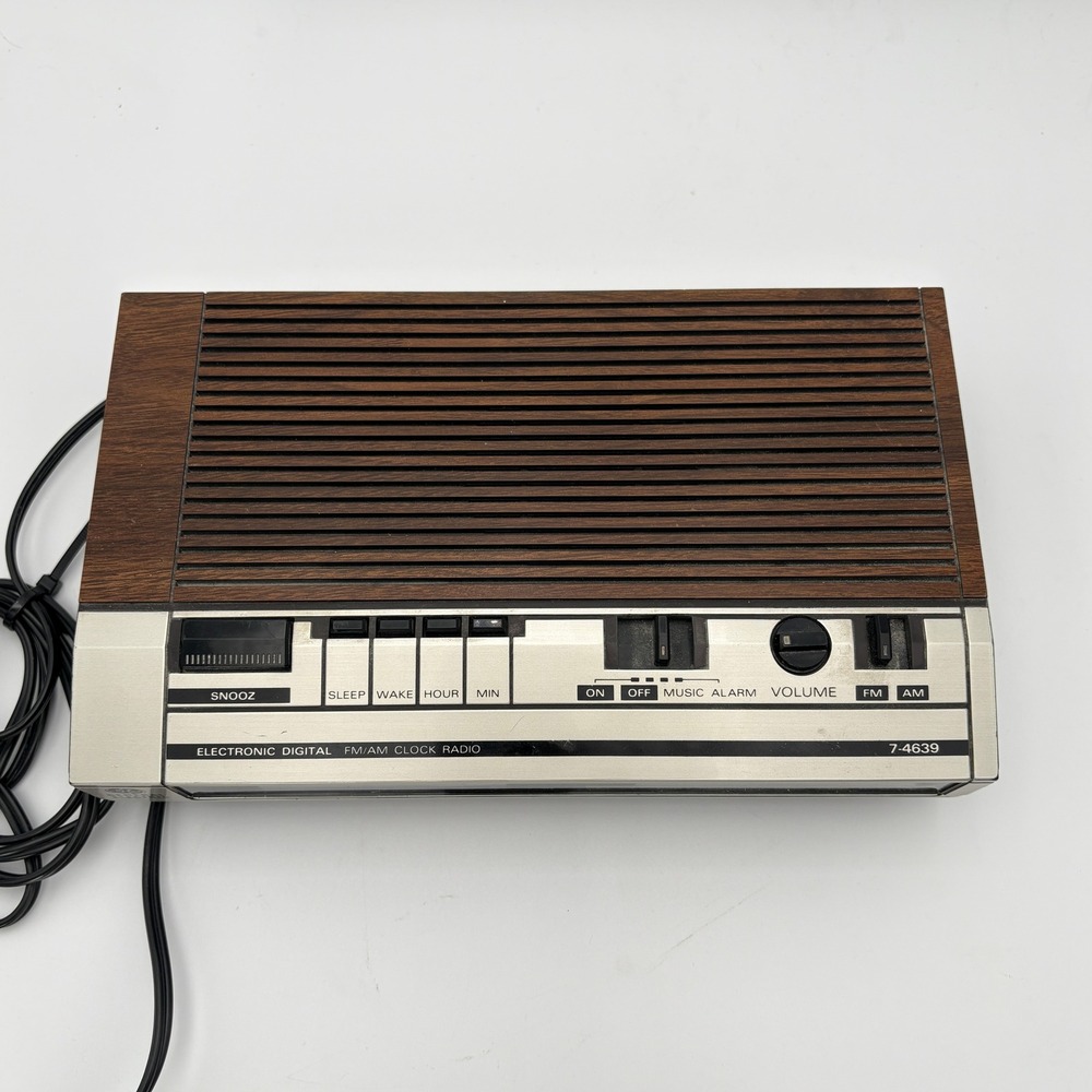 General Electric Vintage Clock Radio Woodgrain Digital AM/FM Model 7-4639A MCM - Picture 4 of 7